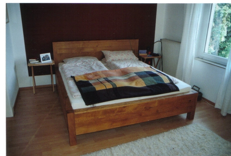 Bett aus Eichenholz